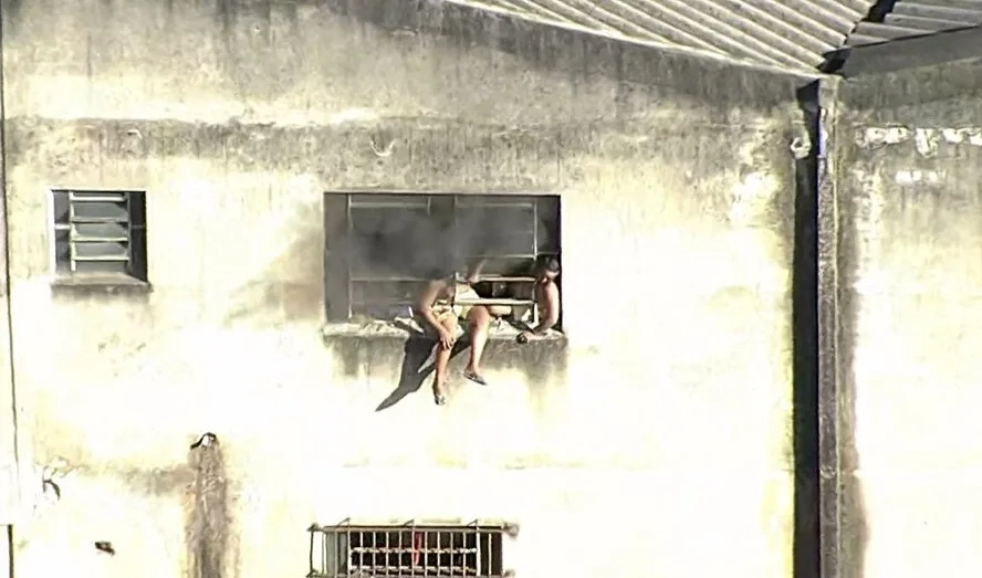 Incêndio em Fábrica de Fantasias em Ramos: 21 Pessoas Resgatadas e Edificação Irregular