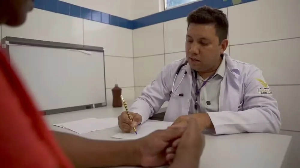 De Maqueiro a Médico: A Inspiração de Bruno Sales, o Doutor que Nunca Desistiu