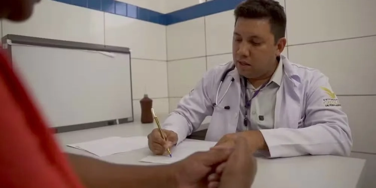 De Maqueiro a Médico: A Inspiração de Bruno Sales, o Doutor que Nunca Desistiu