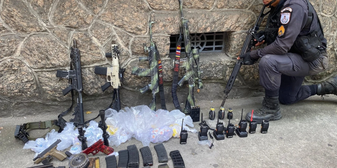 Polícia Militar bate recorde: 116 fuzis apreendidos em apenas 45 dias no Rio