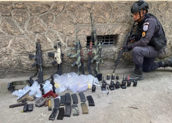 Polícia Militar bate recorde: 116 fuzis apreendidos em apenas 45 dias no Rio