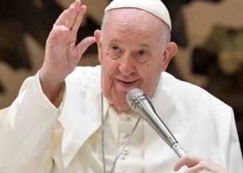 Papa Francisco enfrenta infecção respiratória grave e quadro clínico preocupa