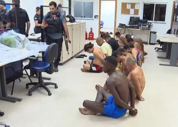 POLÍCIA CIVIL DO RJ PRENDE 30 PESSOAS DE QUADRILHA DE ROUBO DE CELULARES
