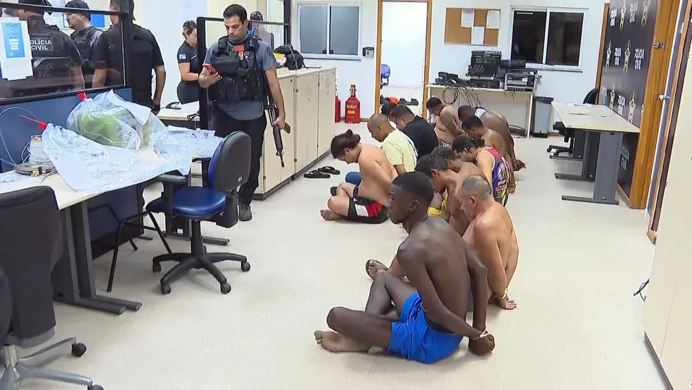 POLÍCIA CIVIL DO RJ PRENDE 30 PESSOAS DE QUADRILHA DE ROUBO DE CELULARES