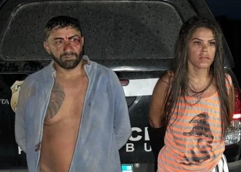 ( Video forte e satisfatório)  Suspeito de matar menino de 2 anos é tirado da viatura da policia e linchado até a morte pela população