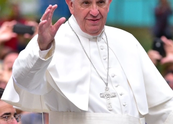 Papa Francisco segue internado: estado de saúde ainda inspira preocupação