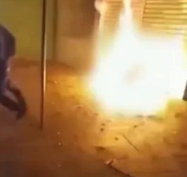 ( Video forte) Militar é Preso por Ataque Brutal com Fogo a Morador de Rua no Rio