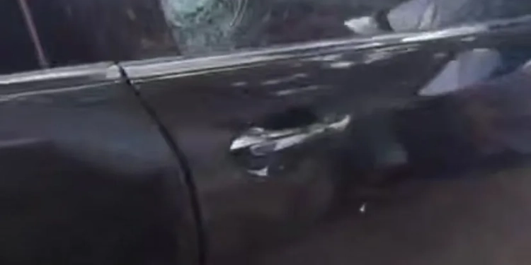 Idoso de 80 anos é baleado e agredido após aplicativo de trânsito desviar rota para comunidade no RJ