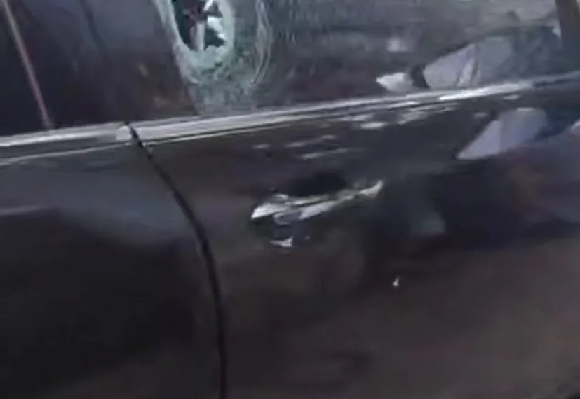 Idoso de 80 anos é baleado e agredido após aplicativo de trânsito desviar rota para comunidade no RJ