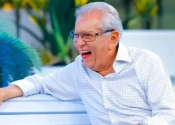 Carlos Alberto de Nóbrega, de 88 anos, é internado as pressas e SBT cancela gravações de A Praça É Nossa