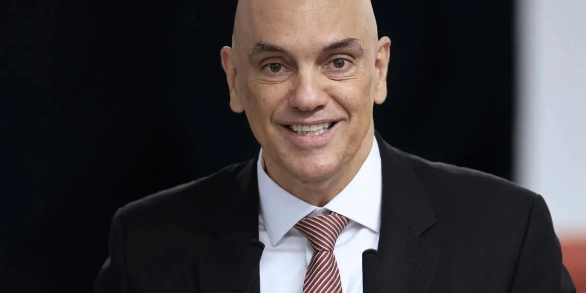 EUA em alerta: Comissão da Câmara aprova projeto para barrar Alexandre de Moraes, mas ministro ignora medida