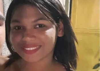 Invasão Macabra: Mulher é Assassinada a Facadas Dentro de Casa por Ex-Companheiro no Rio