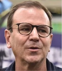 Eduardo Paes lidera corrida pelo governo do Rio, com Flávio Bolsonaro em segundo, aponta pesquisa