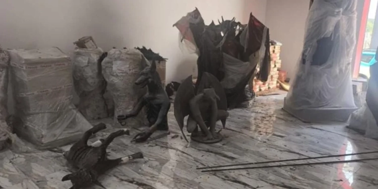 Homem Invade e Destrói Imagens no Templo de Lúcifer no Rio