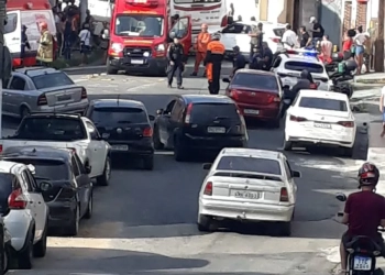 Urgente!! Acidente com van escolar, ambulância e ônibus deixa 40 feridos no Rio