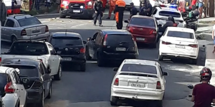 Urgente!! Acidente com van escolar, ambulância e ônibus deixa 40 feridos no Rio