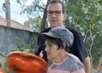 PREFEITO EDUARDO PAES HOMENAGEIA DONA ZENILDA, A “XUXA” MORADORA DA ZONA OESTE, PELO SEU TRABALHO VOLUNTÁRIO.