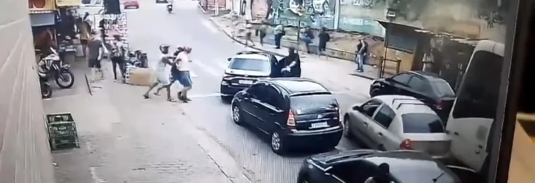 Homens Fortemente Armados Sequestram Vítima a luz do dia no Centro de Santa Cruz