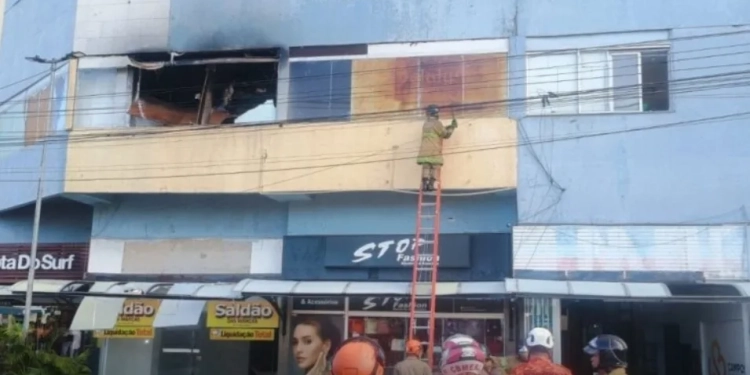 Terror e Fogo: Incêndio Criminoso Atinge Shopping no RJ e há feridos!!