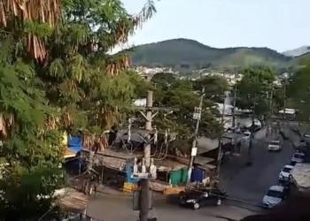 ( Vídeos) Terror na Avenida Brasil: Traficantes da Vila Kennedy Atacam PMs