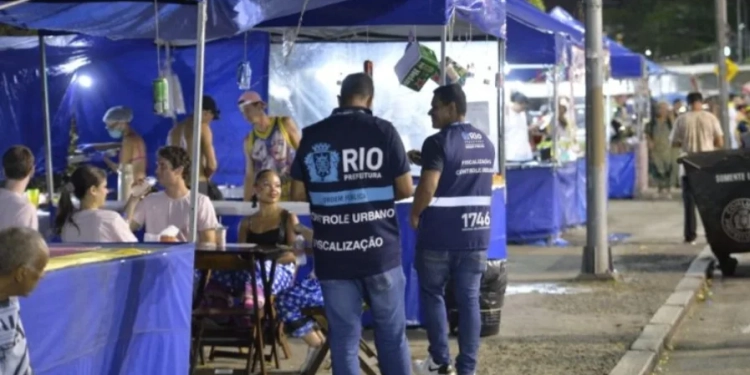 Carnaval 2025: Inscrições Abertas para Ambulantes no Entorno do Sambódromo!