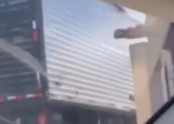 ( video)Caminhão de Supermercado invade casa em Campo Grande e assusta moradores