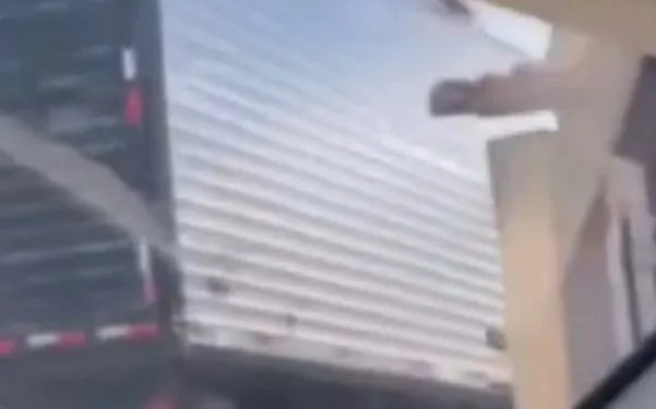 ( video)Caminhão de Supermercado invade casa em Campo Grande e assusta moradores