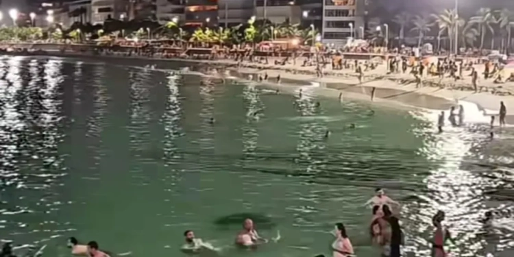 Bombeiros do RJ Alertam para os Riscos de Banho de Mar à Noite