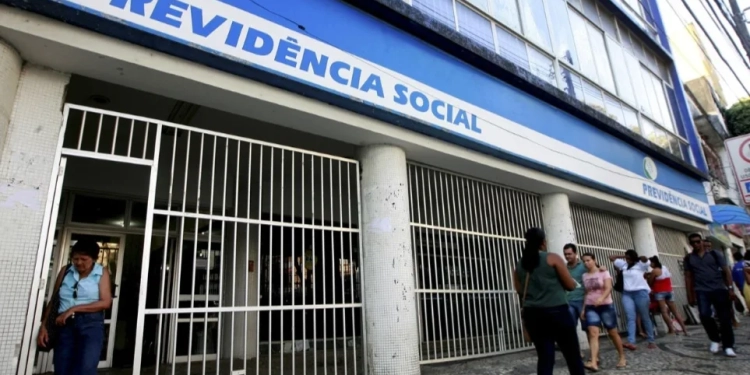 INSS libera aposentadoria antecipada para estas profissões: Confira os critérios e veja se você tem direito!