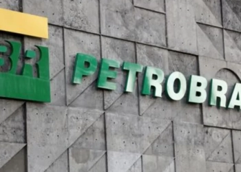 Crise na Petrobras: Lucro despenca 70% e rombo de R$ 7 bilhões derruba ações da estatal
