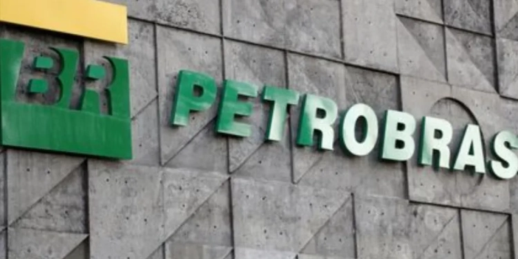 Crise na Petrobras: Lucro despenca 70% e rombo de R$ 7 bilhões derruba ações da estatal
