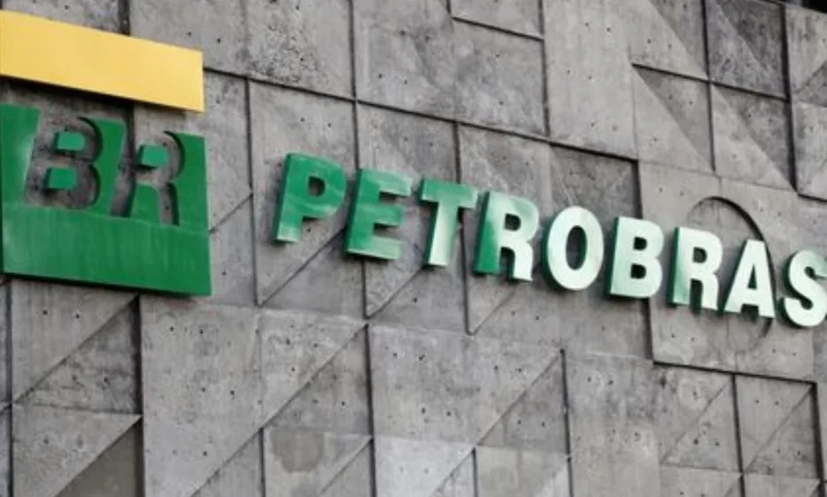 Crise na Petrobras: Lucro despenca 70% e rombo de R$ 7 bilhões derruba ações da estatal