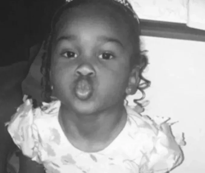 Tragédia em Guaratiba: Menina de 4 anos morre ao ser atingida por laje, e família pede ajuda para o enterro