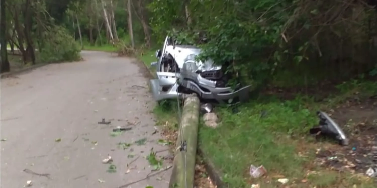 ACIDENTE EM CAMPO GRANDE!! CARRO COLIDE EM POSTE!!