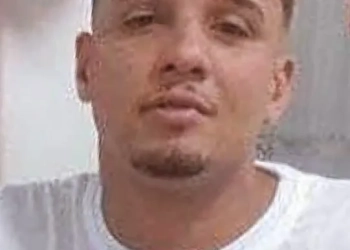 Jovem morre em grave acidente de moto com ônibus na Zona Oeste