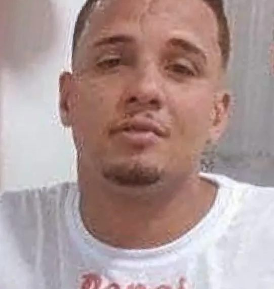 Jovem morre em grave acidente de moto com ônibus na Zona Oeste