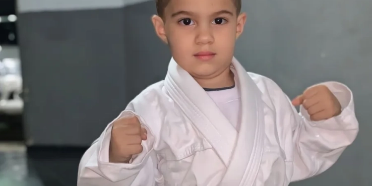 Justiça por Theo: Mãe Clama por Responsabilização Após Morte Trágica do Filho em Piscina no RJ