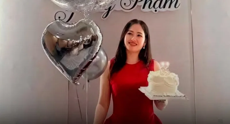 ( FOTOS) EXPLOSÃO DE BALÃO EM FESTA DE ANIVERSÁRIO DEIXA JOVEM COM QUEIMADURAS  NO ROSTO