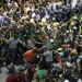 TERROR NO CARNAVAL:( FOTO)  ESTRANGEIRO COM TATUAGEM DE SUÁSTICA É ESPANCADO POR MULTIDÃO EM BLOCO NO RIO