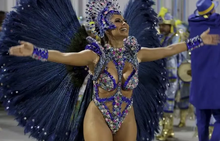 Em gesto emocionante, Unidos da Tijuca desfila sem Rainha de Bateria em respeito a Lexa