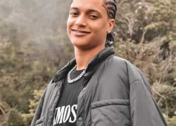 Ex-patrão de Oruam posta foto da carteira de trabalho do cantor e faz elogio surpreendente
