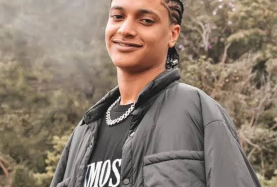 Ex-patrão de Oruam posta foto da carteira de trabalho do cantor e faz elogio surpreendente