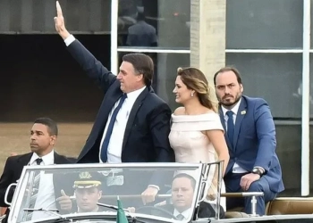 Treta na família Bolsonaro!! Divide a família!!Perdoei, mas não quero conviver com ele!!