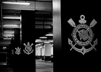 ( fotos) DJ Revela Striptease de R$ 150 Mil para Jogador do Corinthians e Choca Web