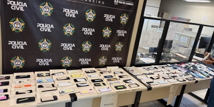 A cada 8 minutos, um celular é roubado ou furtado no Rio