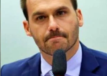 Eduardo Bolsonaro foge do Brasil e expõe sua própria hipocrisia
