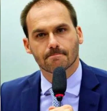 Eduardo Bolsonaro foge do Brasil e expõe sua própria hipocrisia