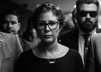 STF avança para condenação de Carla Zambelli a 5 anos de prisão por porte ilegal de arma