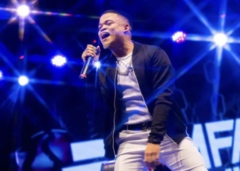 Cantor Rafa Diniz morre afogado aos 22 anos