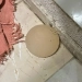 Homem Arranca Silicone da Esposa com Faca e Joga Pela Janela